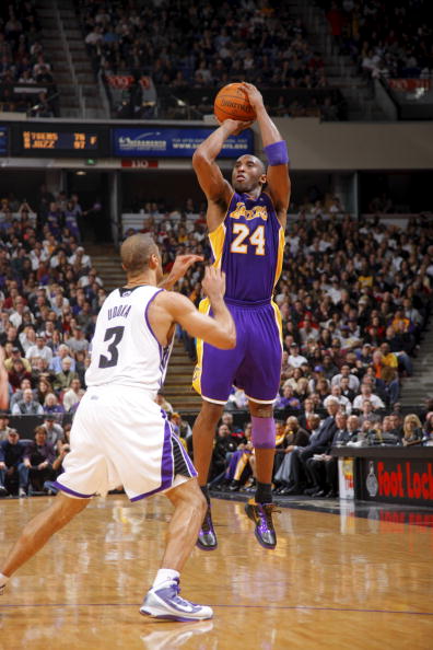 能踢右边锋 能踢右边锋